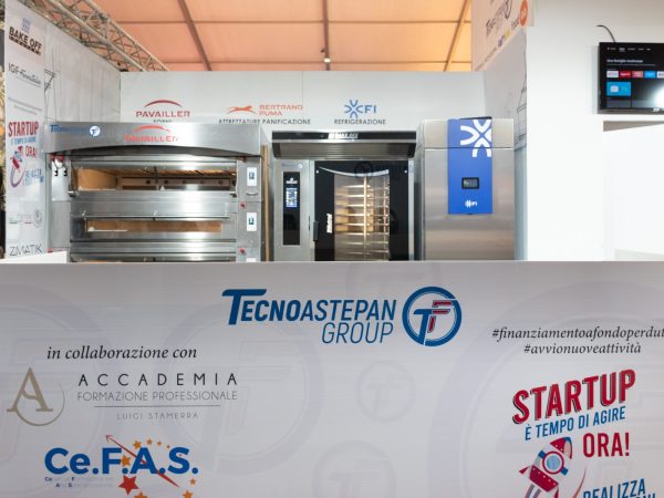 Lo stand Tecnoastepan Group ad Agro.Ge.Pa.Ciok 2024, con forni e attrezzature esposti