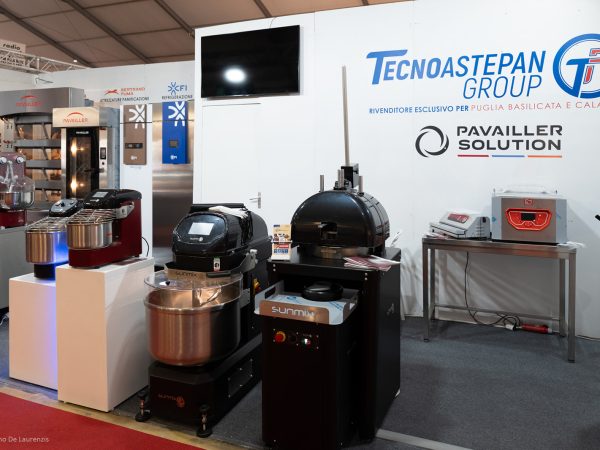 Lo stand Tecnoastepan Group ad Agro.Ge.Pa.Ciok 2025 con le impastatrici a spirale